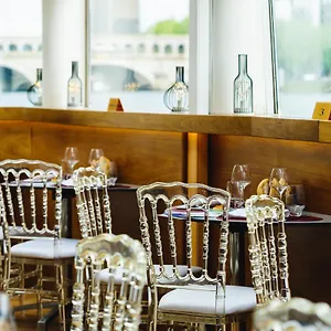 Vip Yacht ** Paris